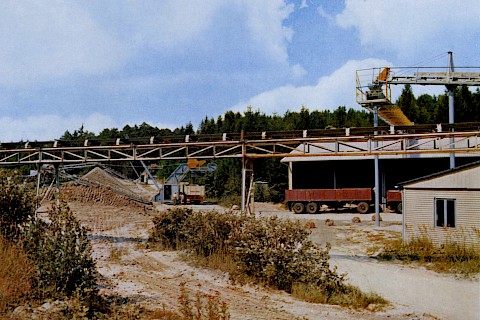 Conveyor lines are dominant on the premises (around 1975)