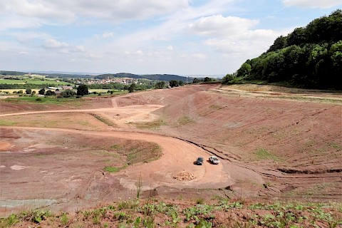 s7-sequence: Röt clay pit with boundary to Muschelkalk/Egge hills (2013)