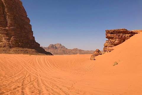 Enormous dry valleys, dune sands and fanglomerates were typical phenomena/Wadi Rum (2019)