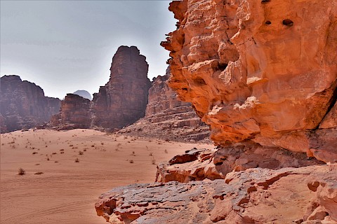 Bizarre erosion forms and desert varnish were also characteristic/Wadi Rum (2019)