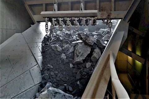 During crushing and classification 30,000 tons filler a year are produced (2014)