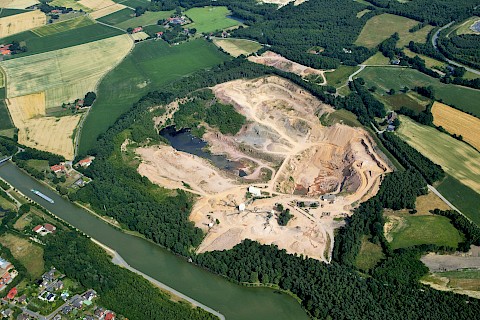 The quarry Kälberberg near Recke from the air (2003)