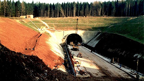 South portal of the Sohlberg tunnel (1,729 m) near Ahlshausen (1988)