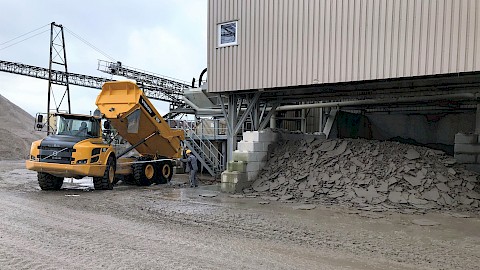 Mixed grain size tailings become filter cakes (2019)