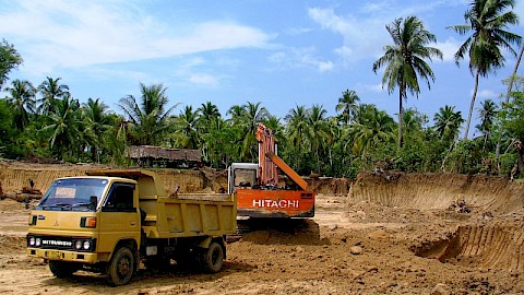 Extraction of recent alluvial clay on Sumatra near Banda Aceh, photo: Walter (2006)